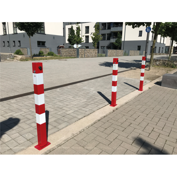 Barrier posts | Steel tube 70 x 70 mm | foldable, for padlock | to be fixed by plugswith base plate 100 x 150 mm | hot-dip galvanized | with 1 eyelet